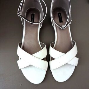 ARRAY Brooklyn Women's Sandal White Ankle Strap Size 9